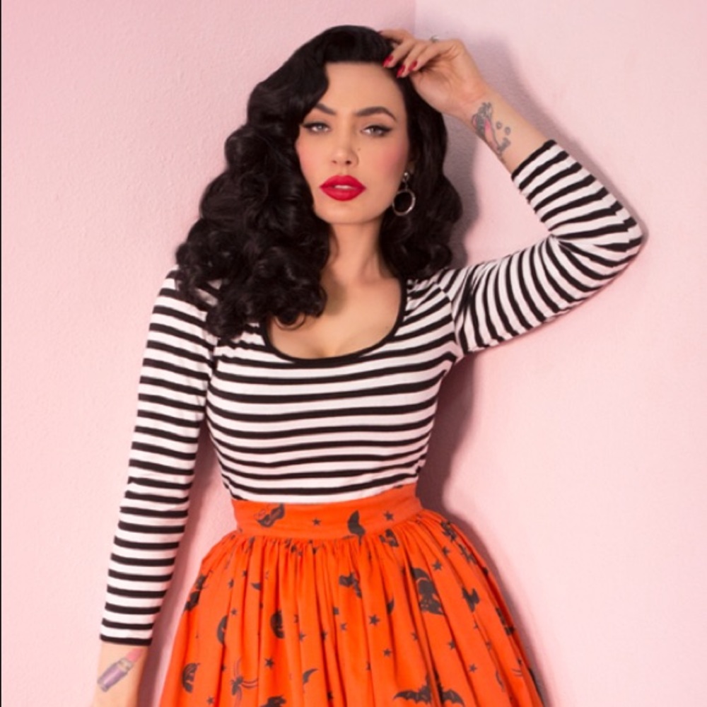 TROUBLEMAKER TOP IN BLACK AND WHITE